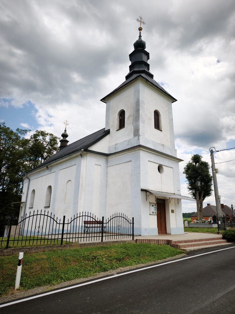 Vstup ku chrámu v Šášovej z ulice